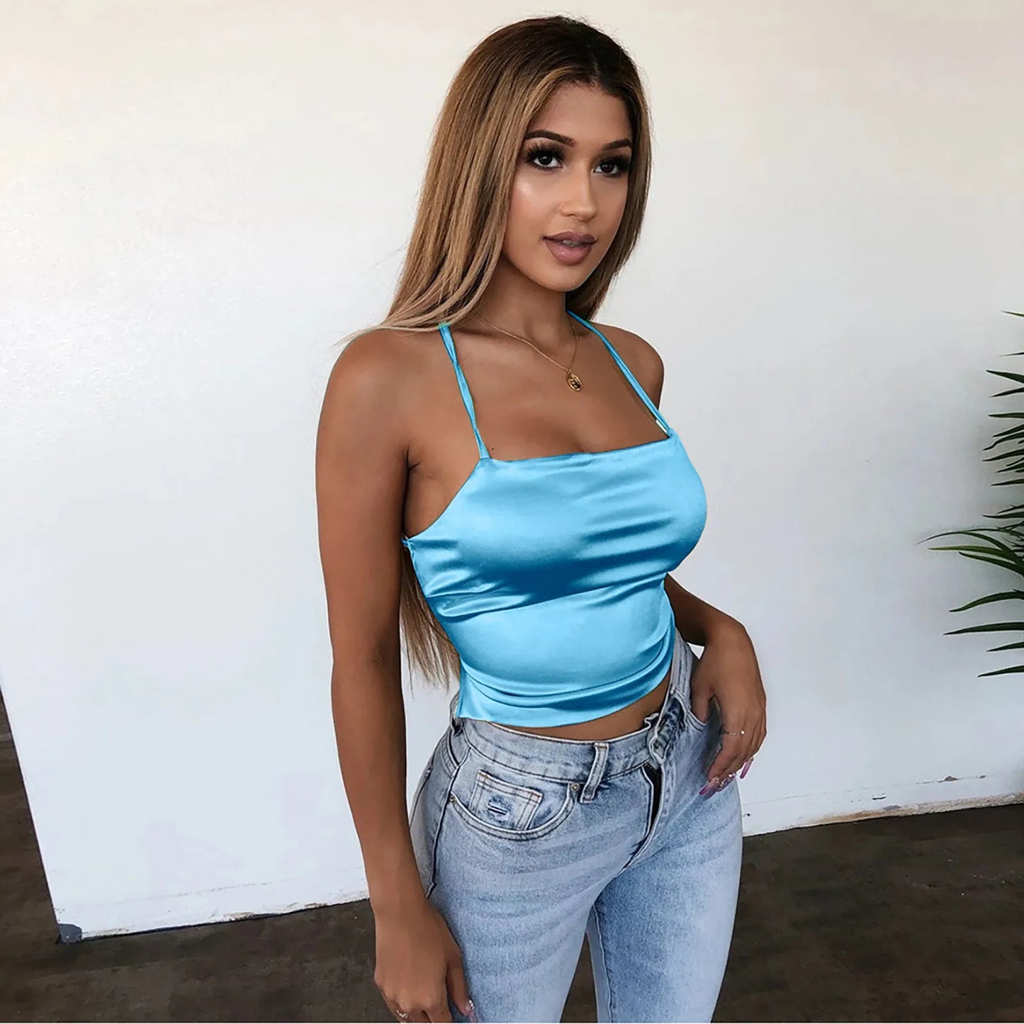Top Feminino Slim em Seda Gelada – Tomara que Caia com Amarração nas Costas
